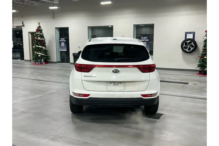 $9900 : Kia Sportage 2018 AWD LX 4dr image 5