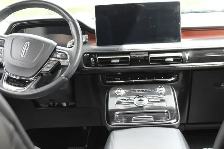 $37998 : Lincoln Nautilus 2022 AWD Re image 9