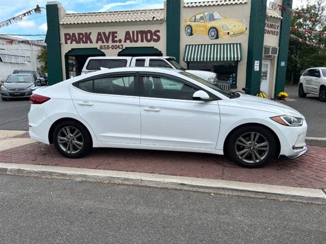 $7495 : 2017 Elantra Limited image 3