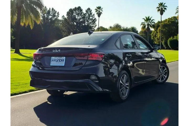 $16900 : Kia Forte 2023 LXS 4dr Sedan image 5