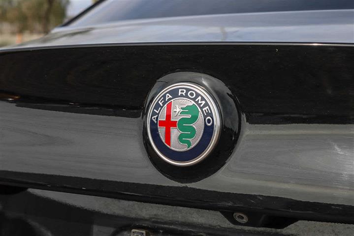 $22499 : Pre-Owned 2019 Alfa Romeo Giu image 9