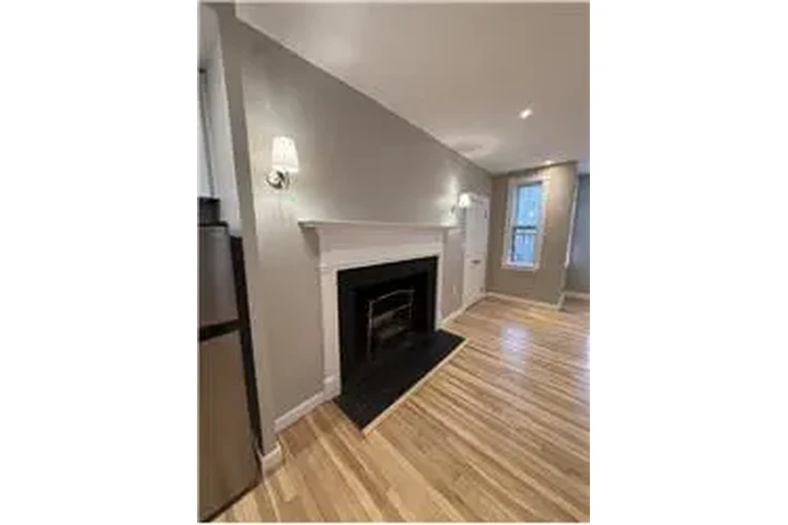 $4000 : Rental property with 1 bedro image 3