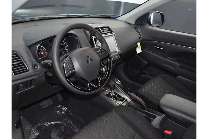 $26015 : Mitsubishi Outlander Sport 2 image 6