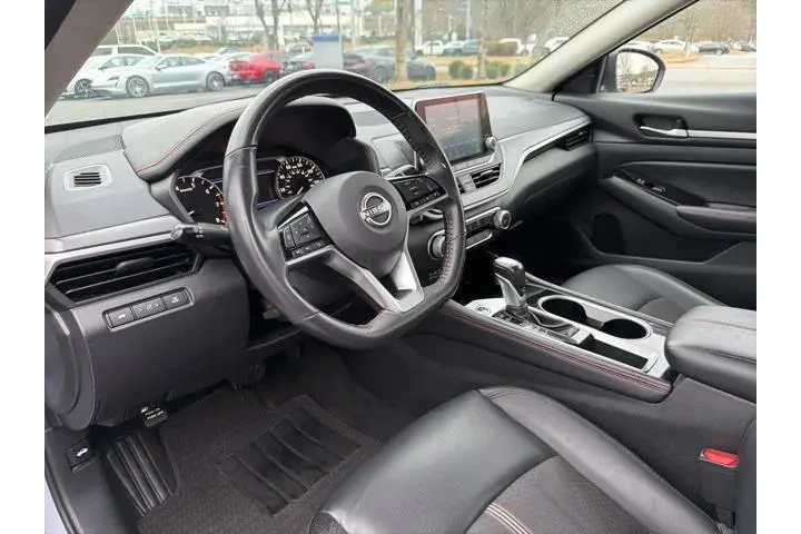 $22061 : Nissan Altima 2024 2.5 SR 4d image 9