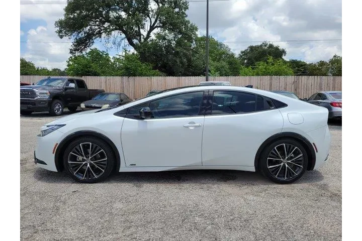 $34985 : Toyota Prius 2024 AWD LE 4dr image 6