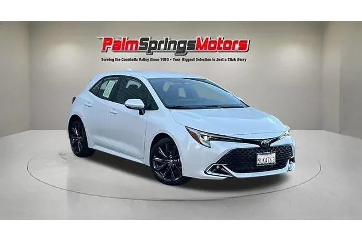 $27175 : Toyota Corolla Hatchback 202 image 1