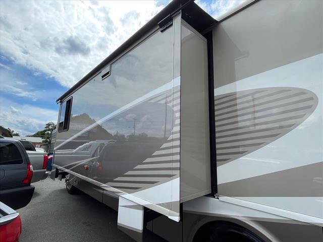 $89900 : 2017 Motorhome Chassis image 6