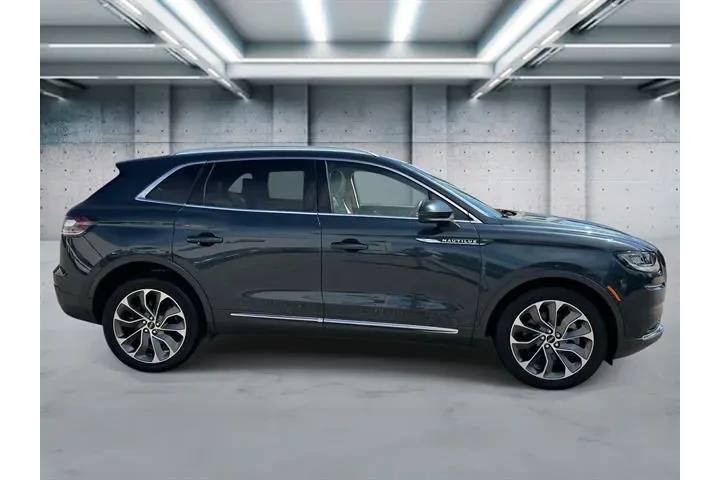 $30495 : Lincoln Nautilus 2022 AWD Re image 3