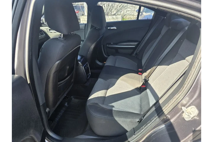 $8900 : 2015 Charger SE image 8