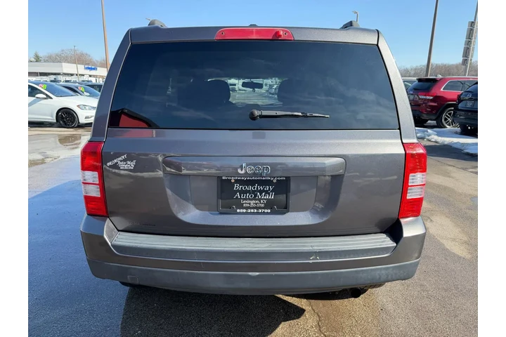 $7980 : 2016 Patriot FWD 4dr Sport image 3