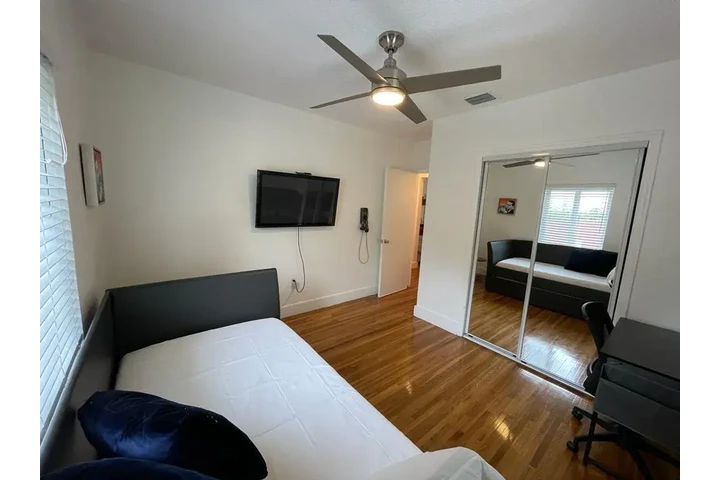 $2050 : North Miami / Central image 5