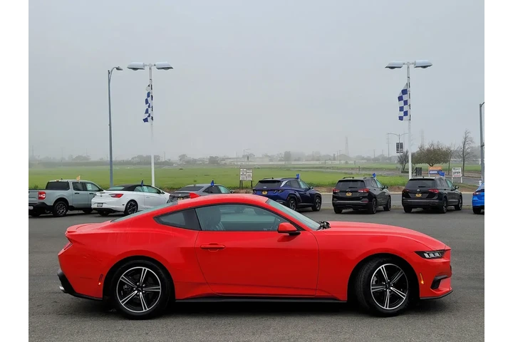 $27989 : Ford Mustang 2024 EcoBoost 2 image 3