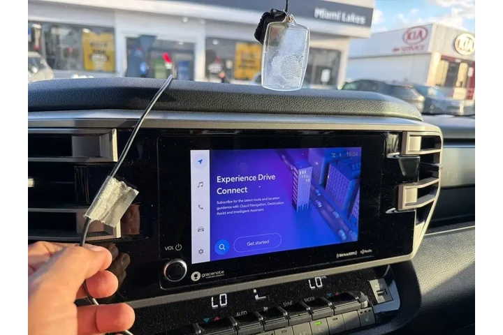 $39592 : Toyota Tundra 2023 4x4 SR5 4 image 5