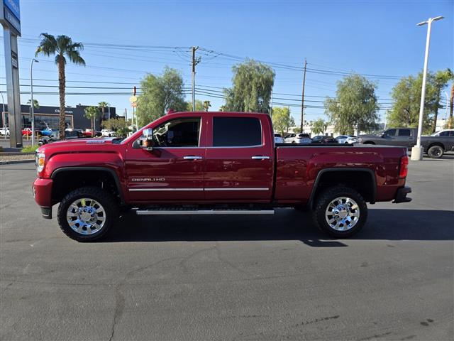 $55988 : Pre-Owned 2019 Sierra 2500HD image 3