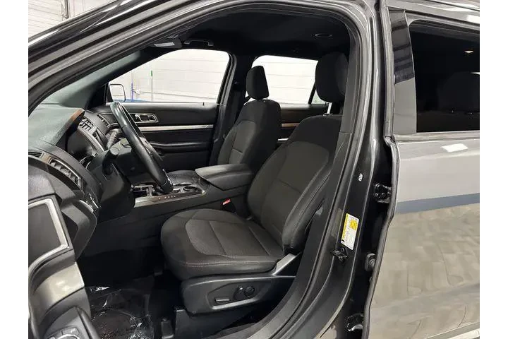 $17985 : Ford Explorer 2019 XLT 4dr S image 4