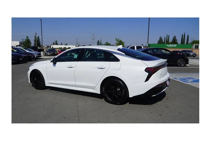 $25784 : 2025 K5 LXS image 8