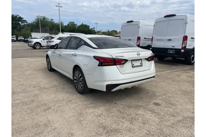 $19559 : Nissan Altima 2023 2.5 SV 4d image 4
