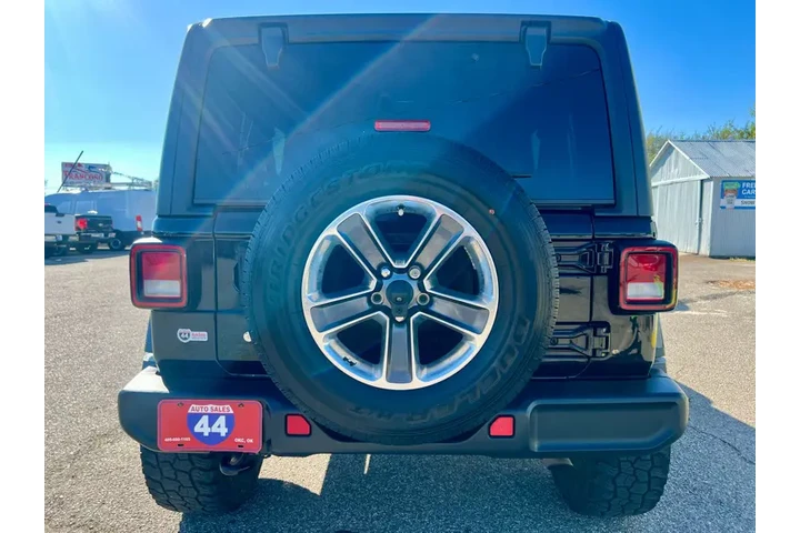 $25995 : 2019 Wrangler Unlimited Sahara image 6