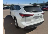 $31800 : Toyota Highlander 2023 L 4dr thumbnail