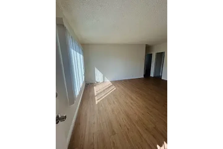 LONG BEACH RENTO APTO . image 6