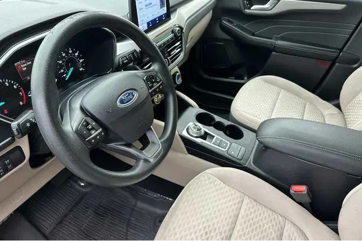 $14750 : Ford Escape 2021 SE 4dr SUV image 4