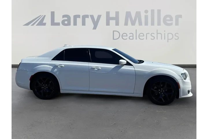 $21056 : Chrysler 300 2022 Touring L image 6