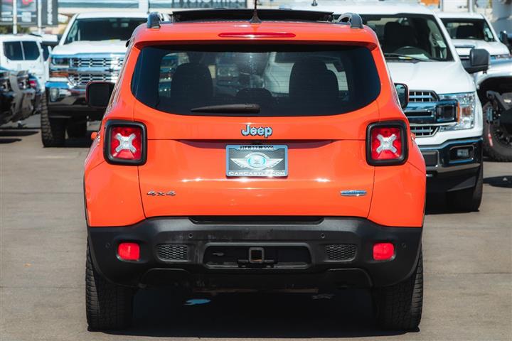 2016 Renegade Latitude image 4