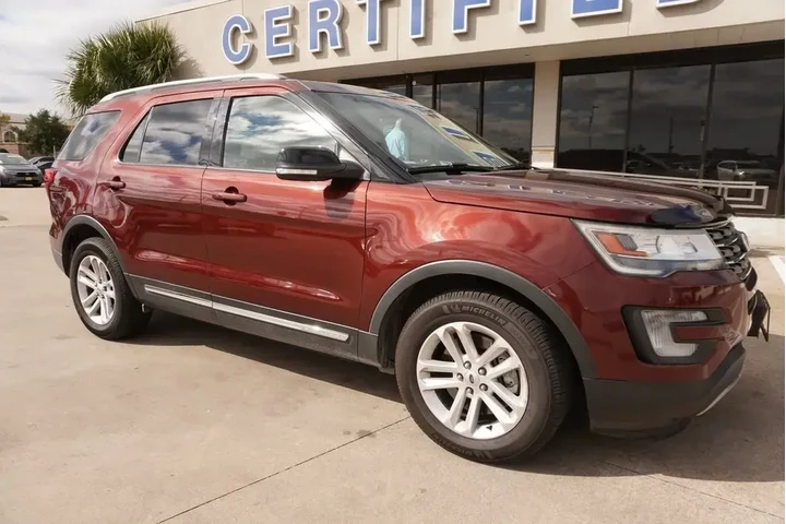 $13988 : Ford Explorer 2016 XLT 4dr S image 1