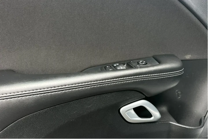 $24900 : Dodge Challenger 2023 SXT 2d image 10