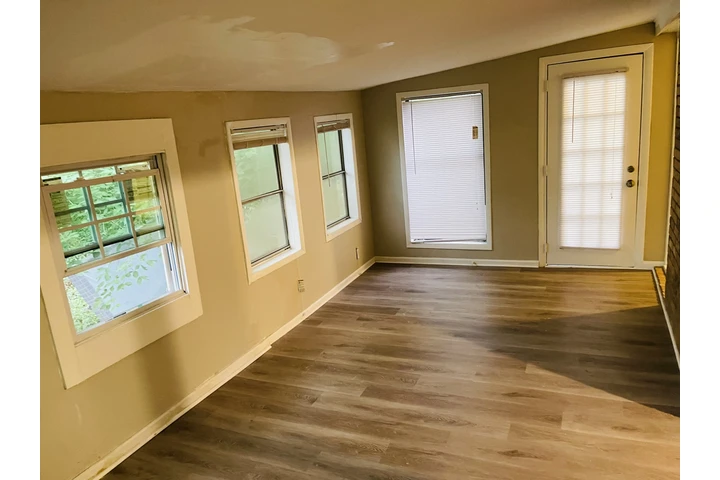 $1300 : Apt Decatur, 2 cuartos 1 bano image 7