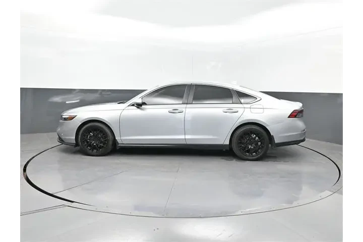 $22838 : Honda Accord 2024 LX 4dr Sed image 2