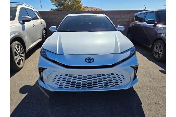 $33988 : Toyota Camry 2025 SE 4dr Sed image 2