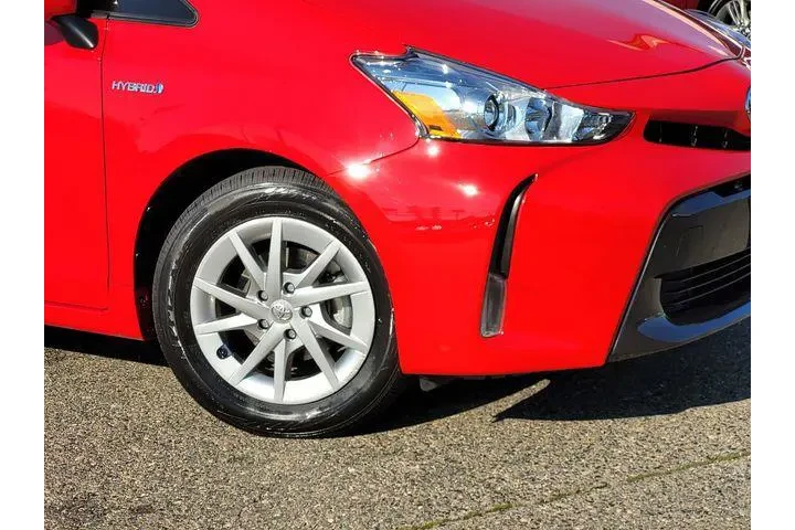 $17246 : Toyota Prius v 2015 Three 4d image 6