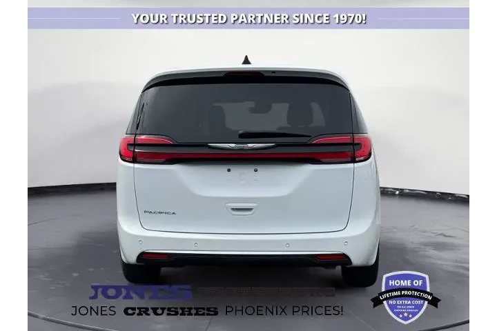 Chrysler Pacifica 2023 Touri image 4
