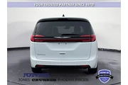 Chrysler Pacifica 2023 Touri thumbnail