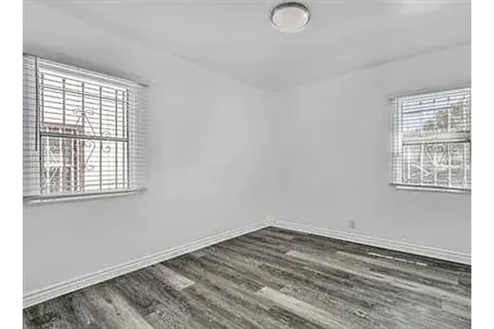 $1550 : Hot 2bd 1ba @ LA image 2