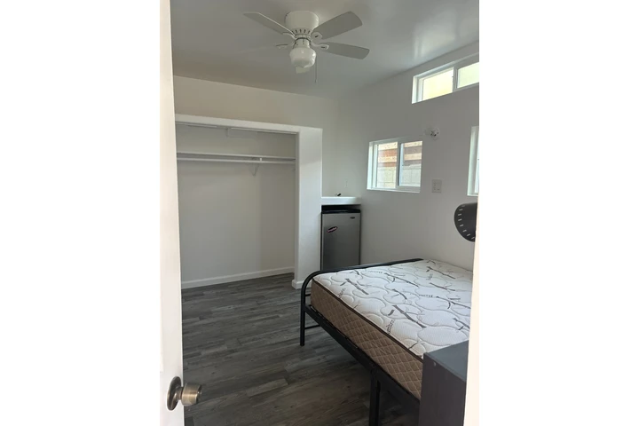 $950 : Rento cuarto image 1