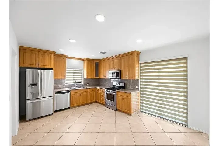 $1440 : NOV/DEC MOVE-IN💲Burbank, CA image 3