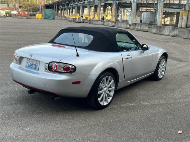 $10988 : 2006 MX-5 Miata Touring image 8