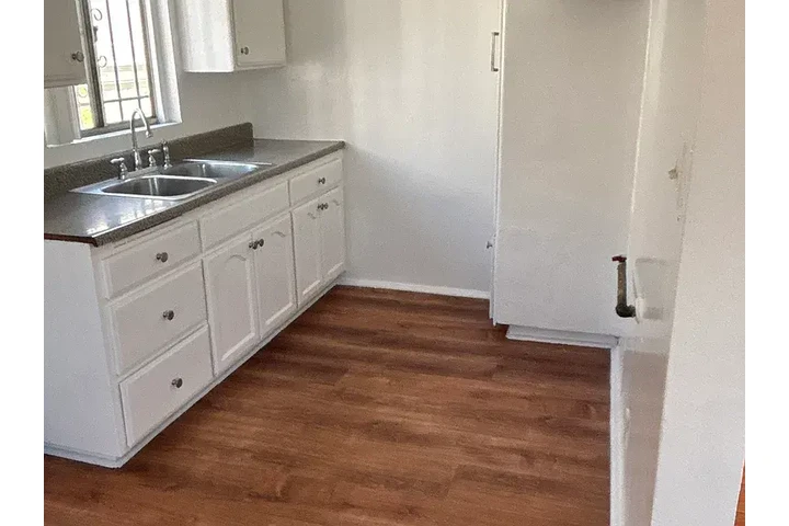 $1650 : L.A./ 90044,  RENTO APTO image 3