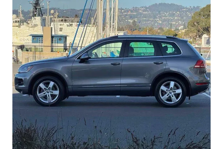 $12988 : 2012 Touareg Lux image 7