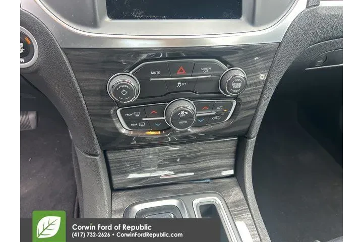 $22989 : Chrysler 300 2021 Touring 4d image 10