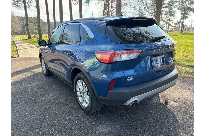 $17813 : Ford Escape 2022 SE 4dr SUV image 5