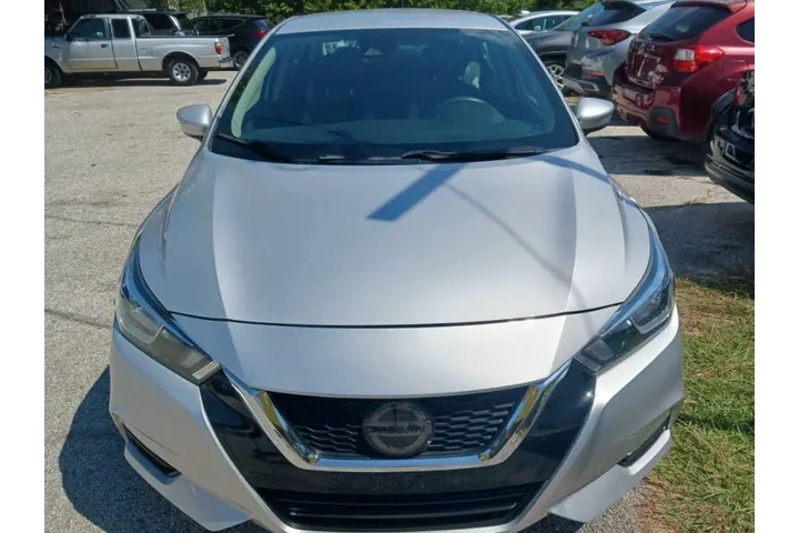$11800 : 2021 Versa SV image 8