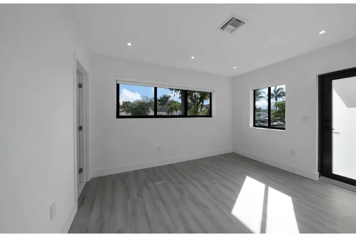 $2500 : 3 bed in Miami Florida image 5