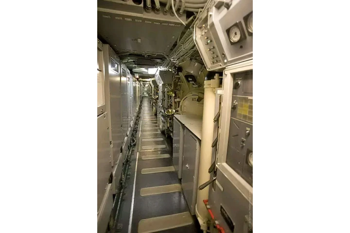 $300000 : Submarine For Sale image 2