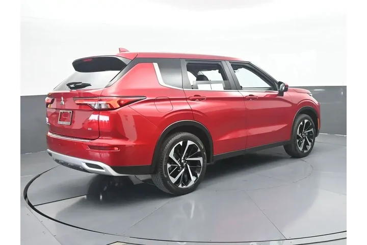 $23991 : Mitsubishi Outlander 2024 SE image 6