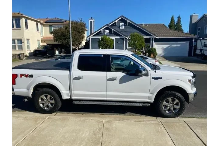 $29988 : Ford F-150 2018 4x4 XLT 4dr image 1