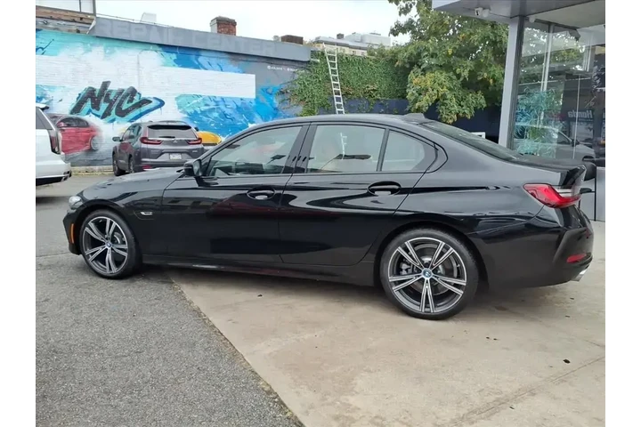 $35999 : BMW 3 Series 2023 AWD 330e x image 4