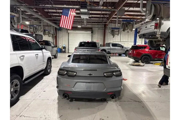 $23880 : Chevrolet Camaro 2021 LT 2dr image 5